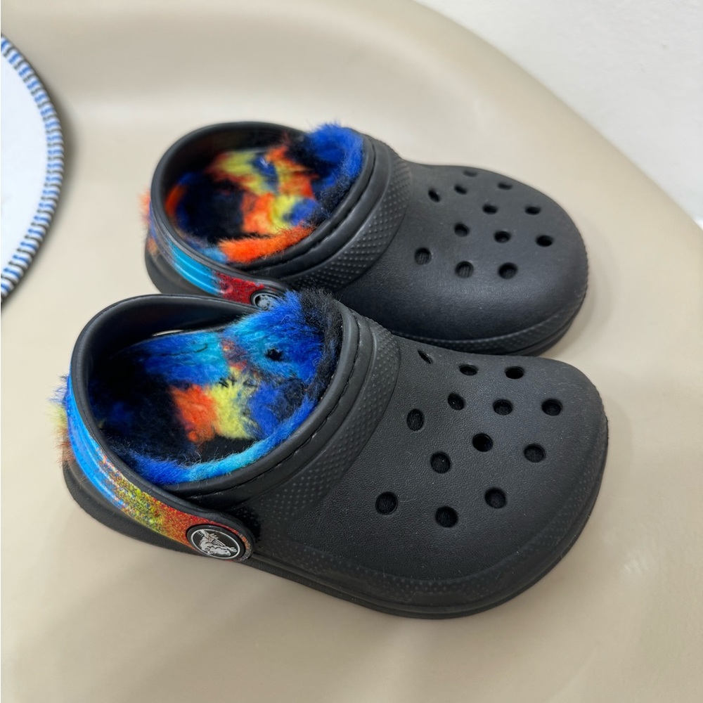 Crocs with fur | Toddler 6C